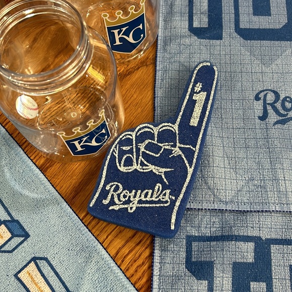 Kansas City Royals MLB ALDS Postseason baseball fan bundle, rally towel, cups - Picture 6 of 15